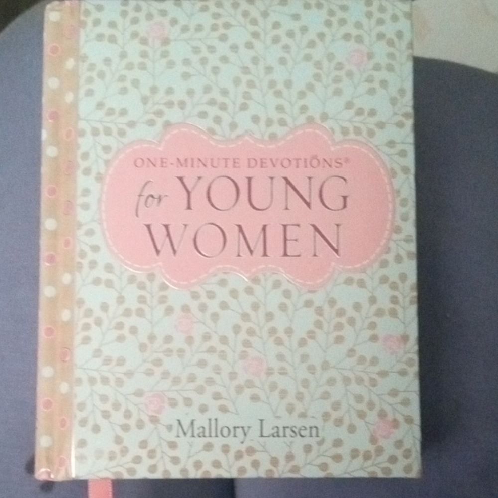 One-Minute Devotions for Young Women Book